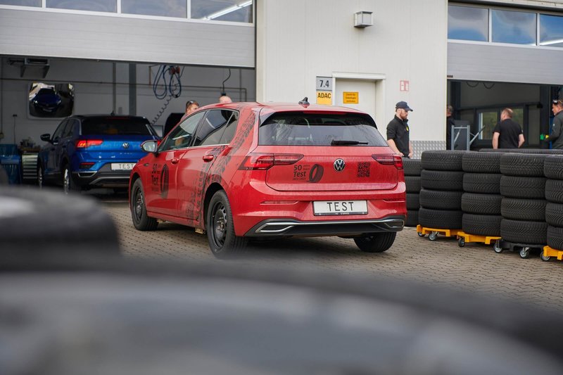 Foto: ADAC - Der ADAC hat 16 Ganzjahresreifen für Kleinwagen getestet Foto: ADAC - Der ADAC hat 16 Ganzjahresreifen für Kleinwagen getestet